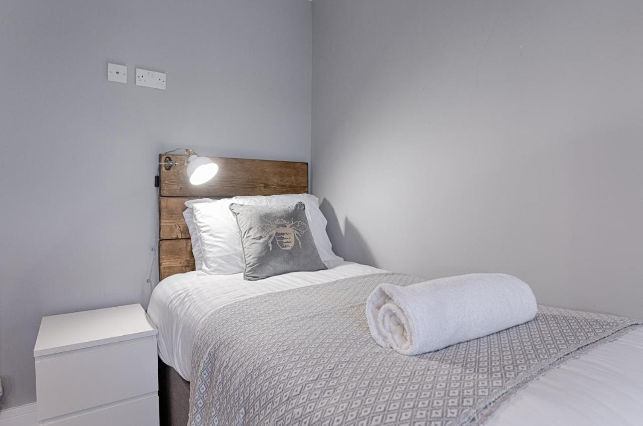 לאנלי 3Rm Flat, Smart Tv'S, Close To All Amenities מראה חיצוני תמונה